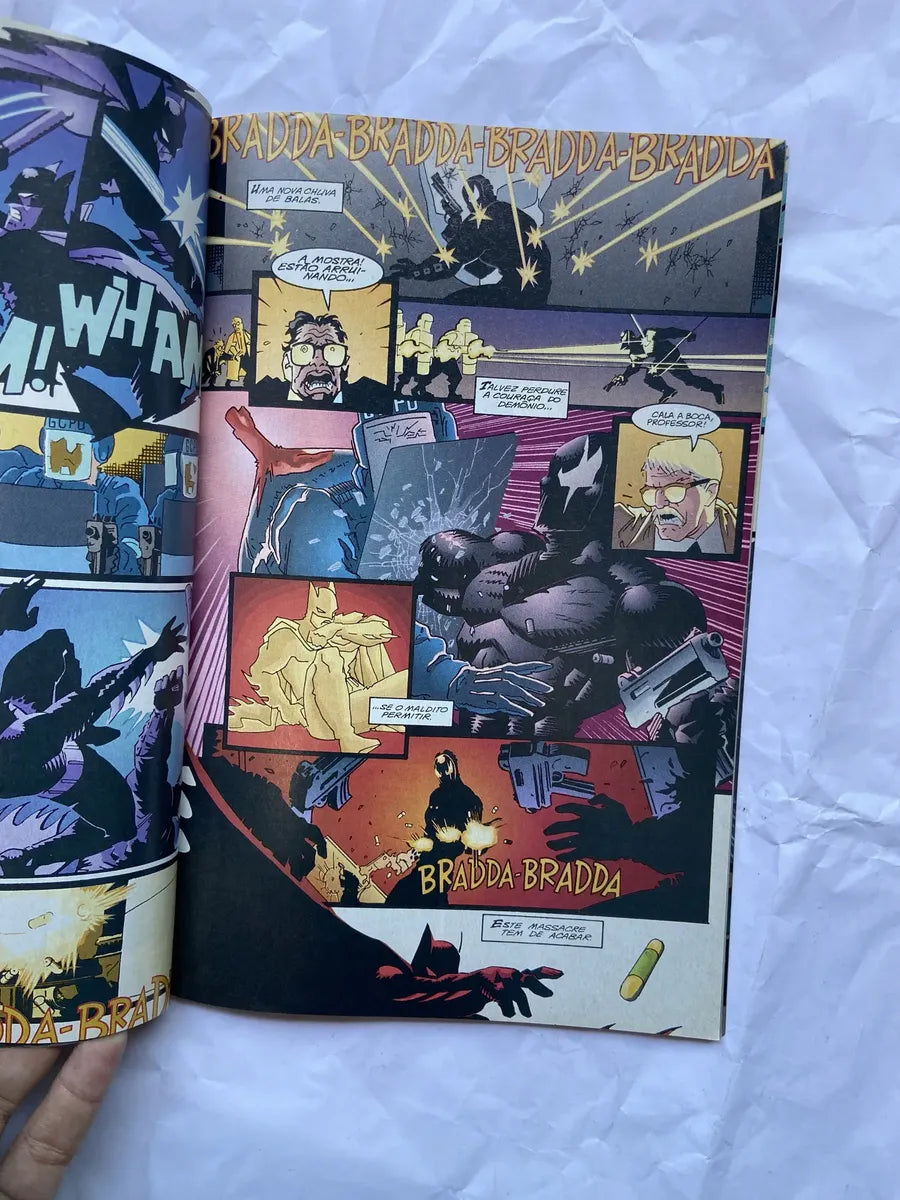 Gibi Batman Versus Grendel (Usado)