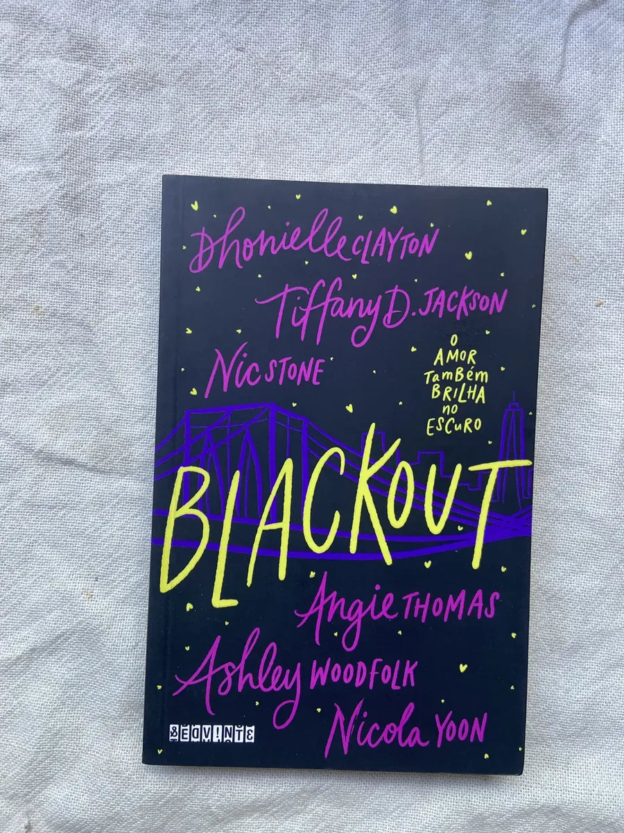Livro Blackout O Amor Também Brilha No Escuro 1 Edição 2021 (Usado)