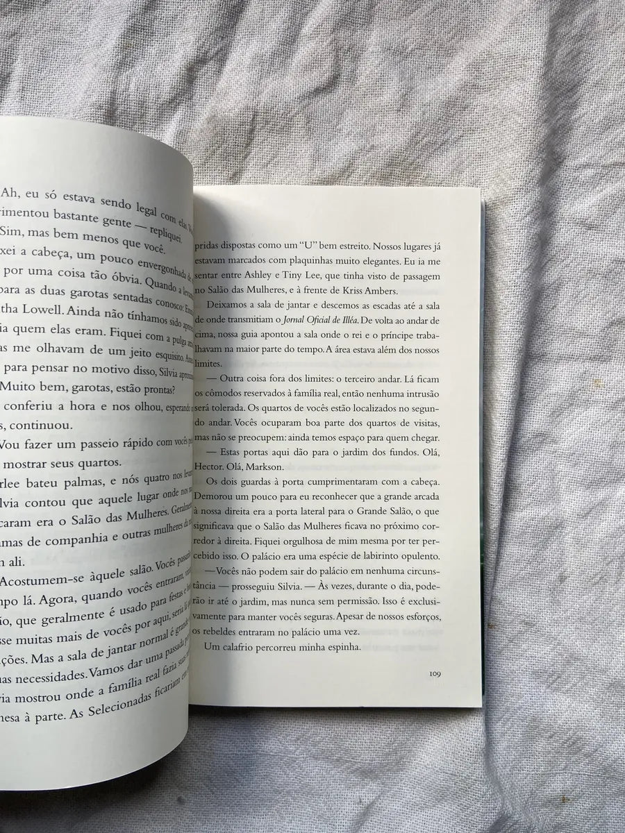 Livro A Seleção Kiera Cass Box 2 Volumes 1 E 2 (Usado)