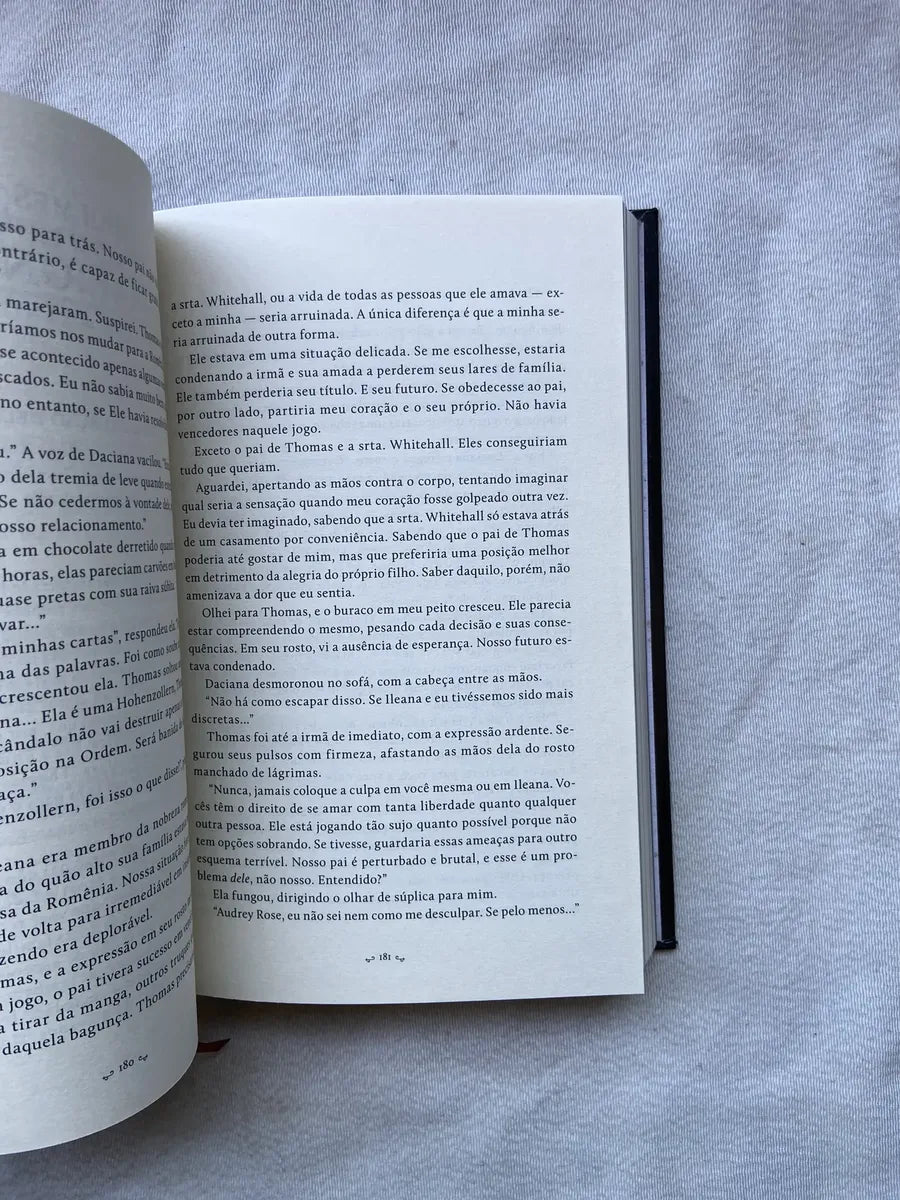 Livro Holmes O Maligno Rastro De Sangue Capa Dura 2021 (Usado)