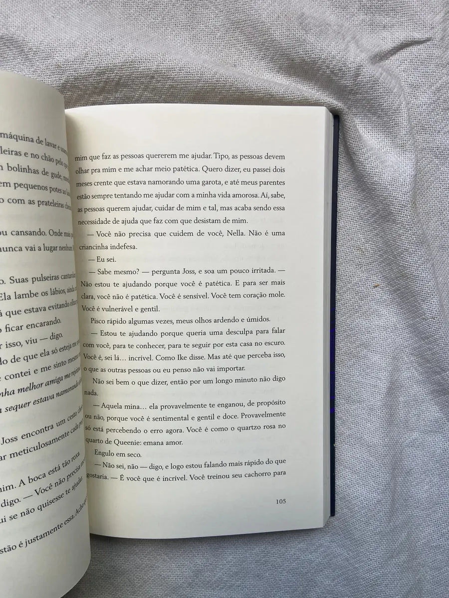 Livro Blackout O Amor Também Brilha No Escuro 1 Edição 2021 (Usado)