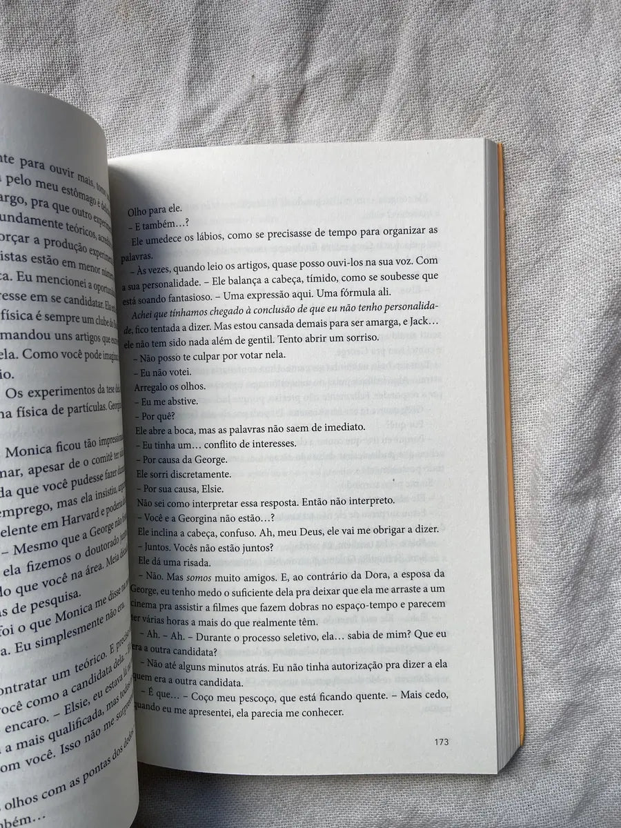 Livro Amor Teoricamente Ali Hazelwood 1 Edição 2023 (Usado)