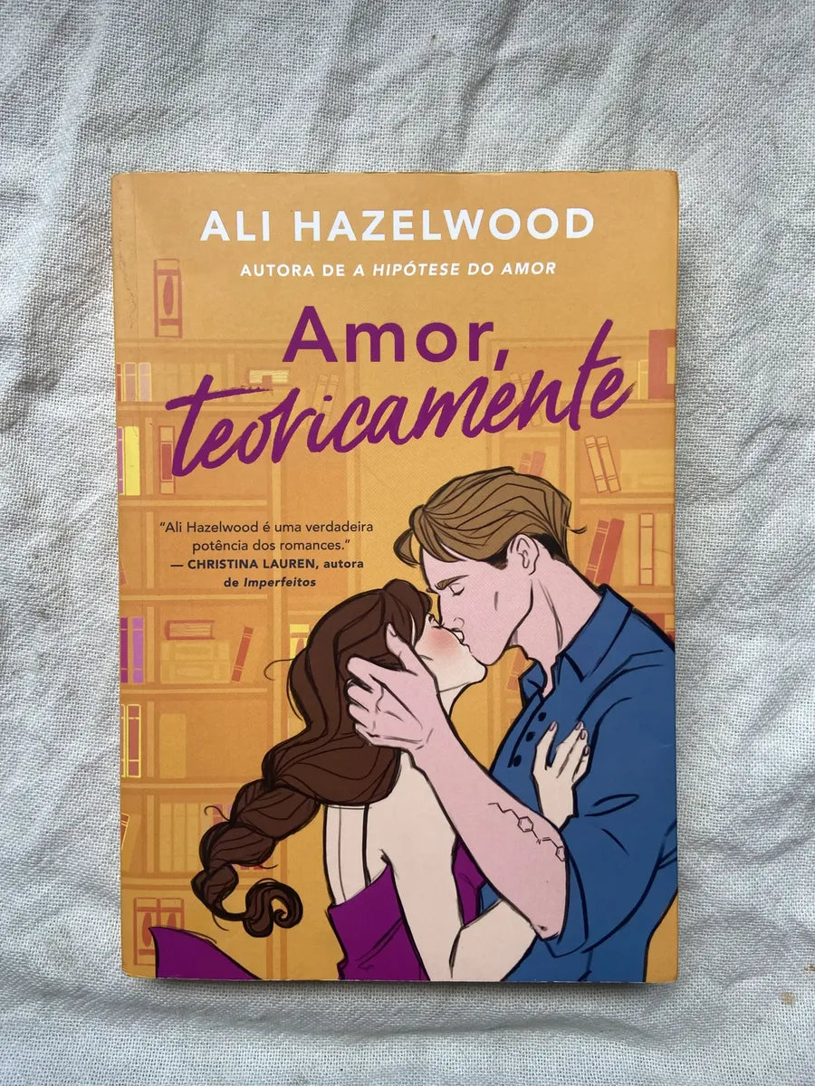Livro Amor Teoricamente Ali Hazelwood 1 Edição 2023 (Usado)