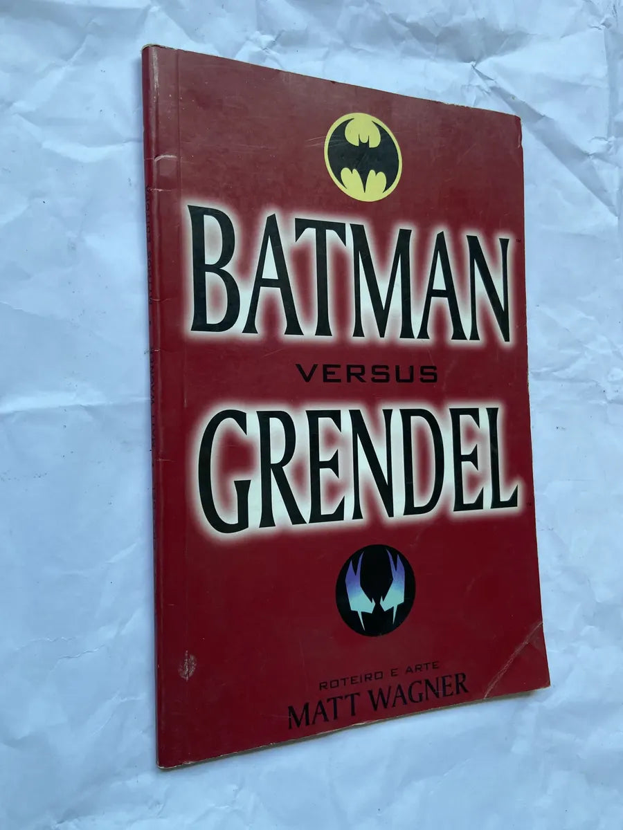 Gibi Batman Versus Grendel (Usado)