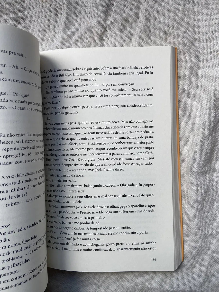 Livro Amor Teoricamente Ali Hazelwood 1 Edição 2023 (Usado)