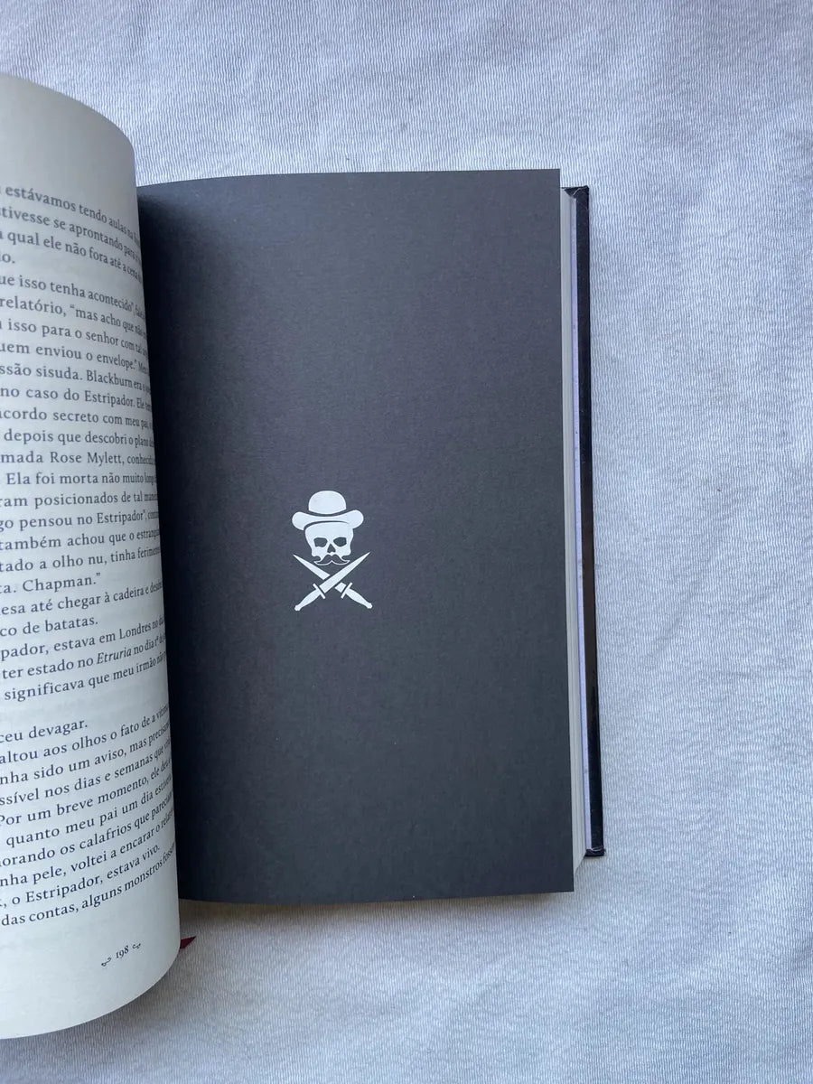 Livro Holmes O Maligno Rastro De Sangue Capa Dura 2021 (Usado)