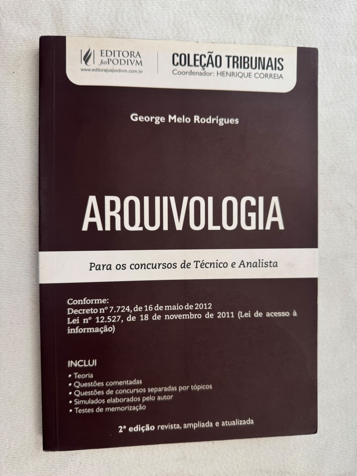 Noções de Arquivologia Para Concursos