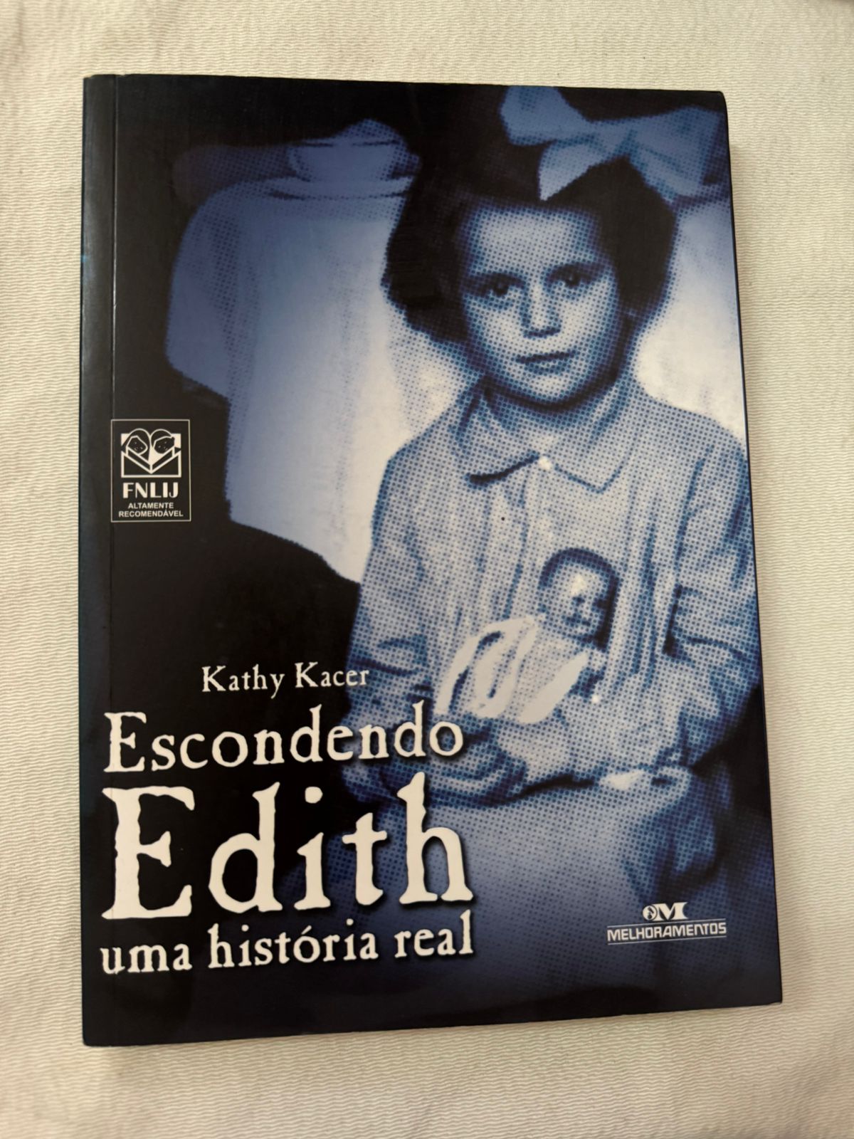 Escondendo Edith